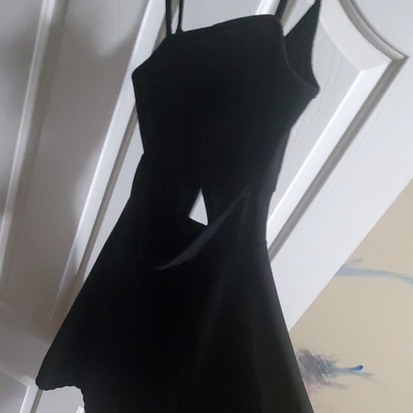 Dress - Picture 4 of 5
